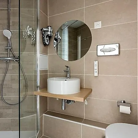 Opera Lafayette 3*