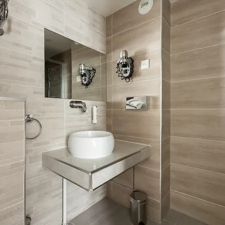 Opera Lafayette 3*